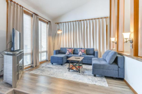 Ski-InandOut Condo with Hot Tub and Balcony in Granby